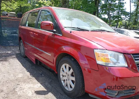 2010 Dodge Grand Caravan Sxt z USA, uszkodzony, nr VIN 2D4RN5DX5AR223609
